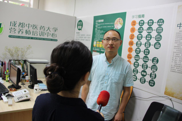 营养师培训中心_胡鹏博士采访报道一